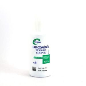 EAU OXYGENEE 10 VOLUMES COOPER, solution à 3% - Flacon 250 ml