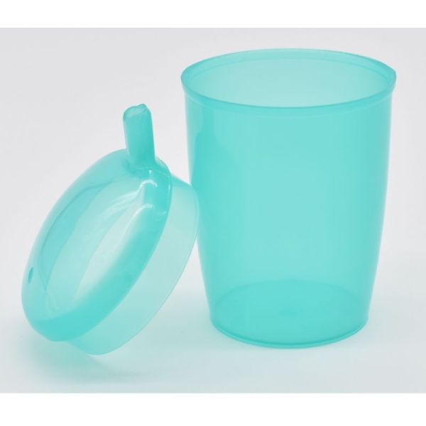 Verre avec bec verseur en plastique